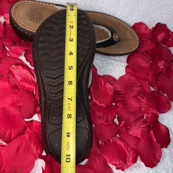 UGG Women's Brown and Black Sandals - Picture 12 of 15